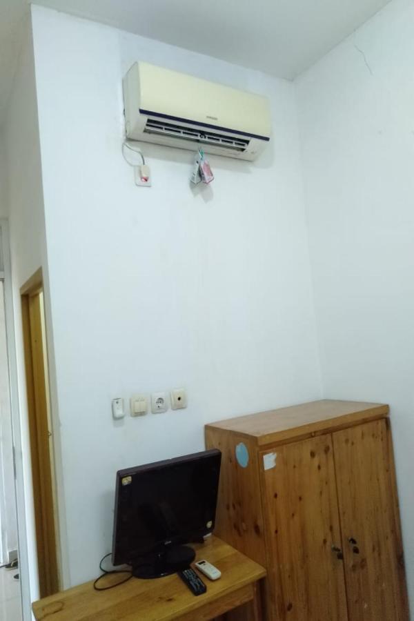 Spot On 90538 Wisma Dewi Syariah Yakarta Exterior foto